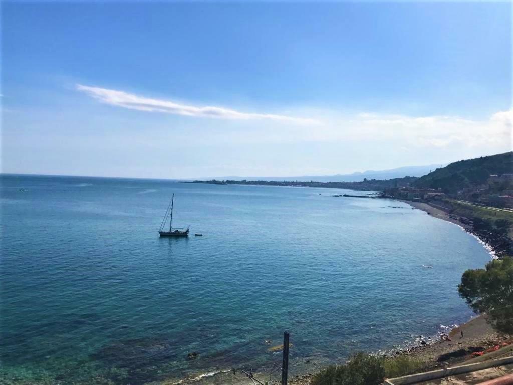 דירות טאורמינה La Baia Dei Delfini מראה חיצוני תמונה